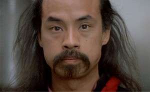 el chino calvo y con bigote que salia en todas las películas y series de los 80.